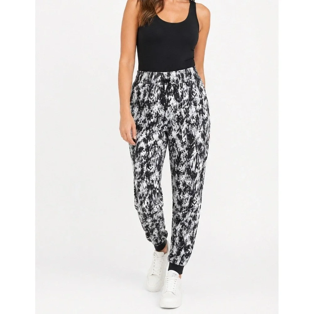 Nike Track Pants Women S Black White Abstract Print Jogger Zipper Pocket Sporty